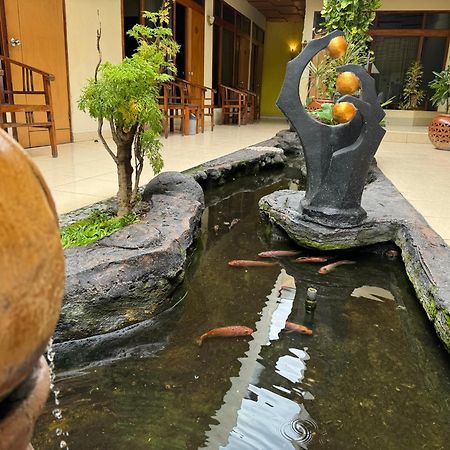 Hotel Priangan Cirebon Buitenkant foto