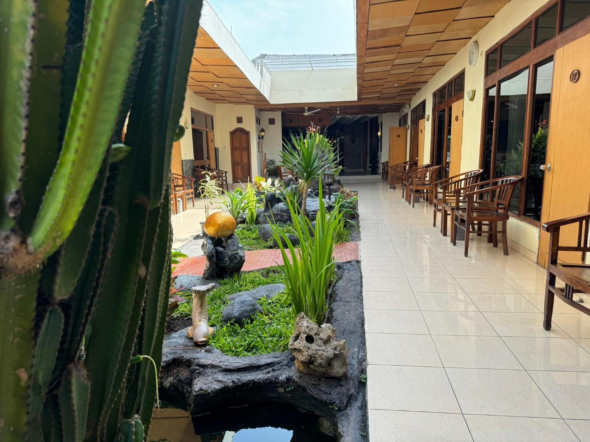 Hotel Priangan Cirebon Buitenkant foto