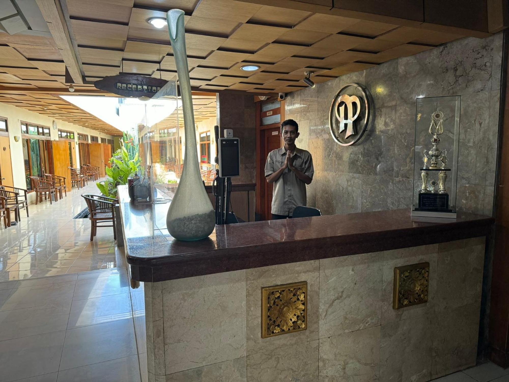 Hotel Priangan Cirebon Buitenkant foto