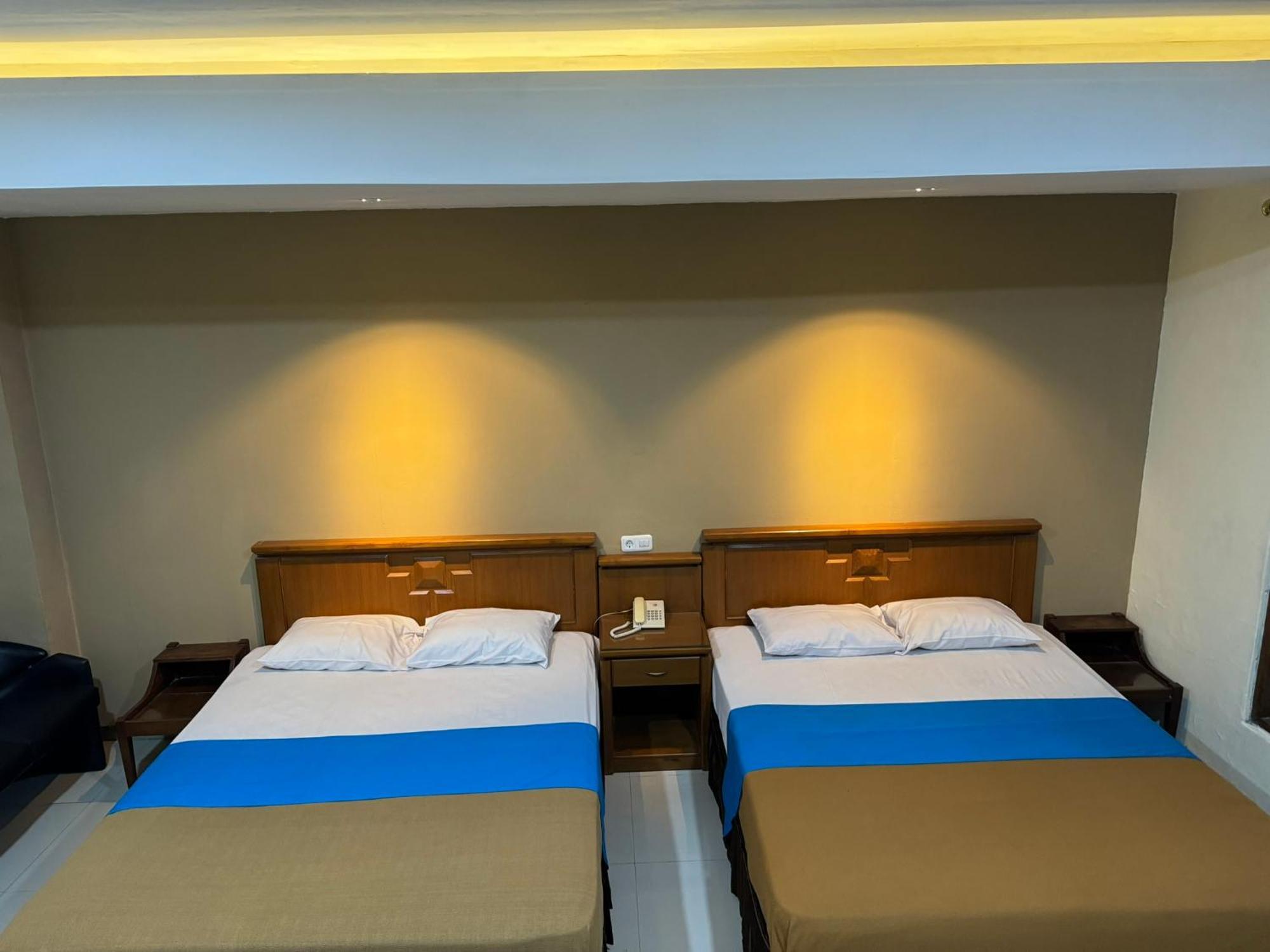 Hotel Priangan Cirebon Buitenkant foto