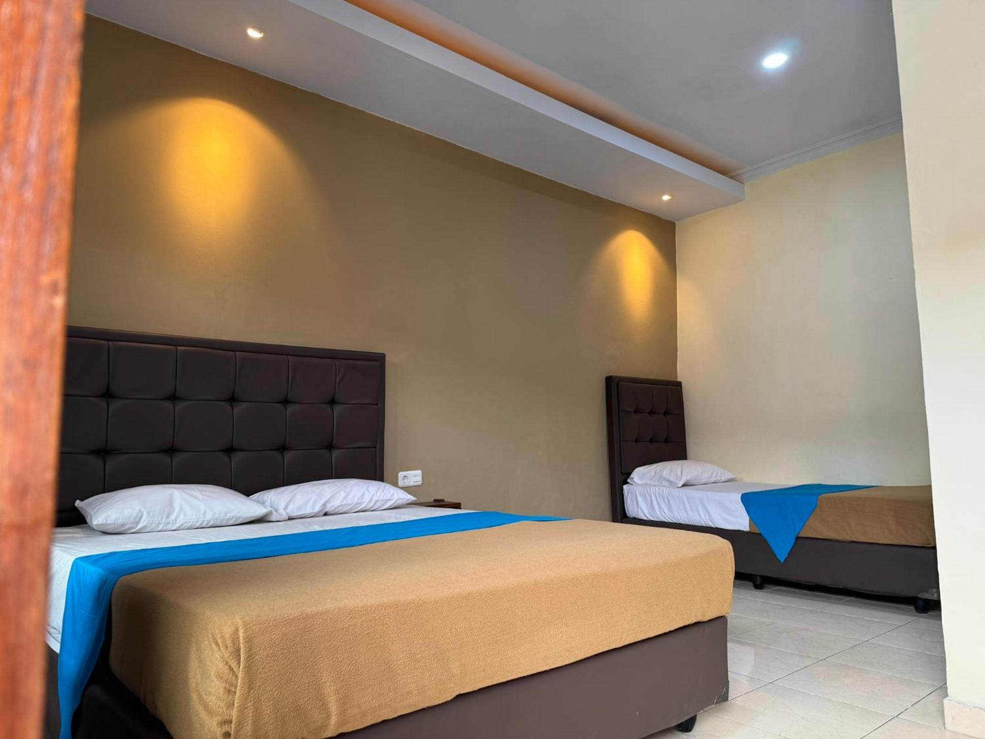 Hotel Priangan Cirebon Buitenkant foto