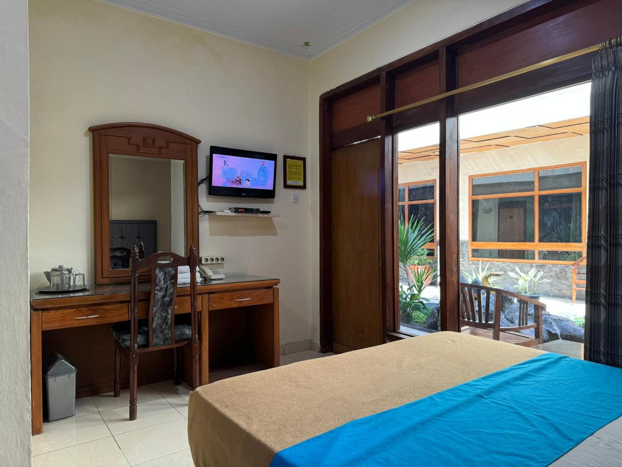 Hotel Priangan Cirebon Buitenkant foto