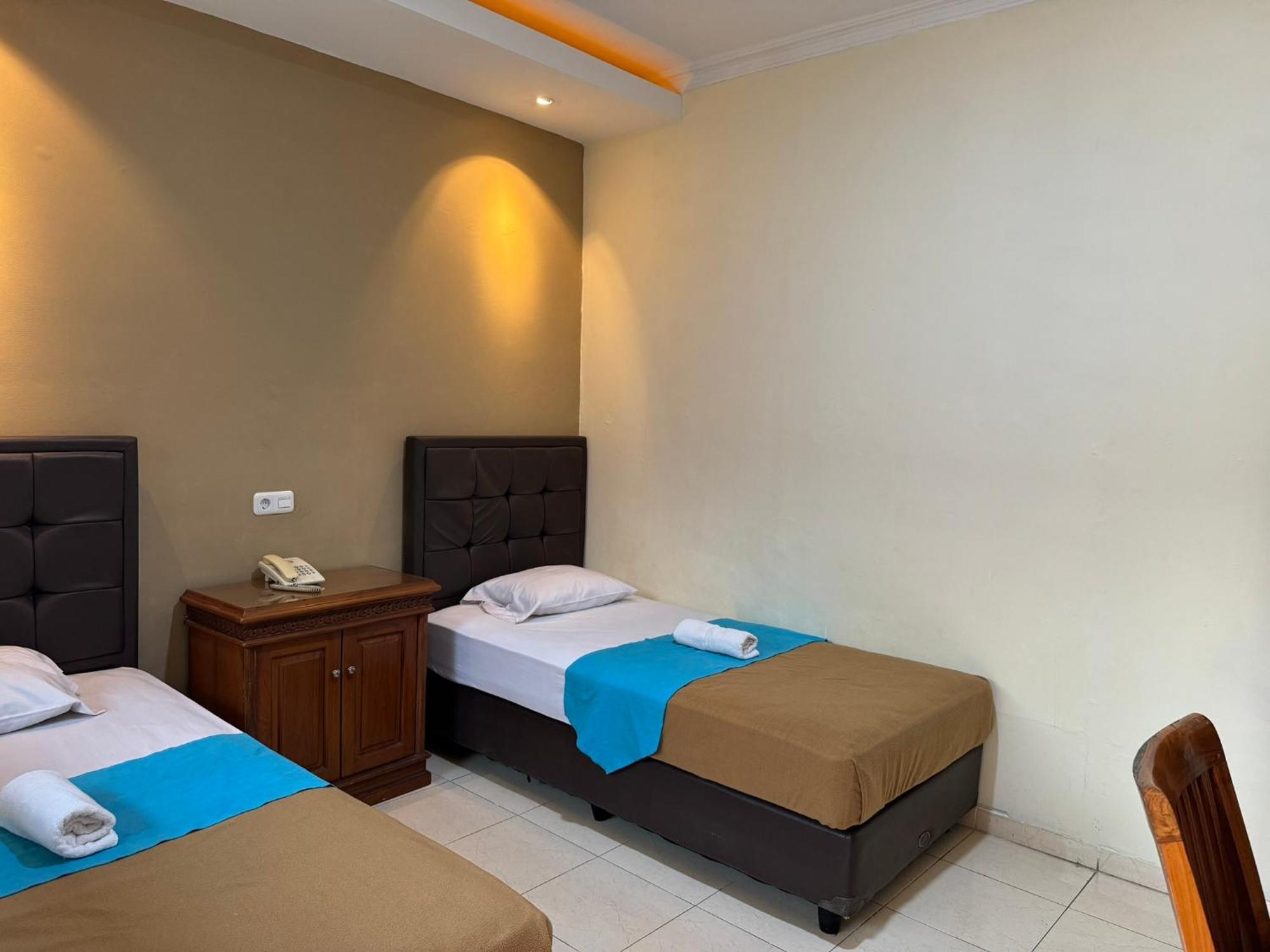 Hotel Priangan Cirebon Buitenkant foto