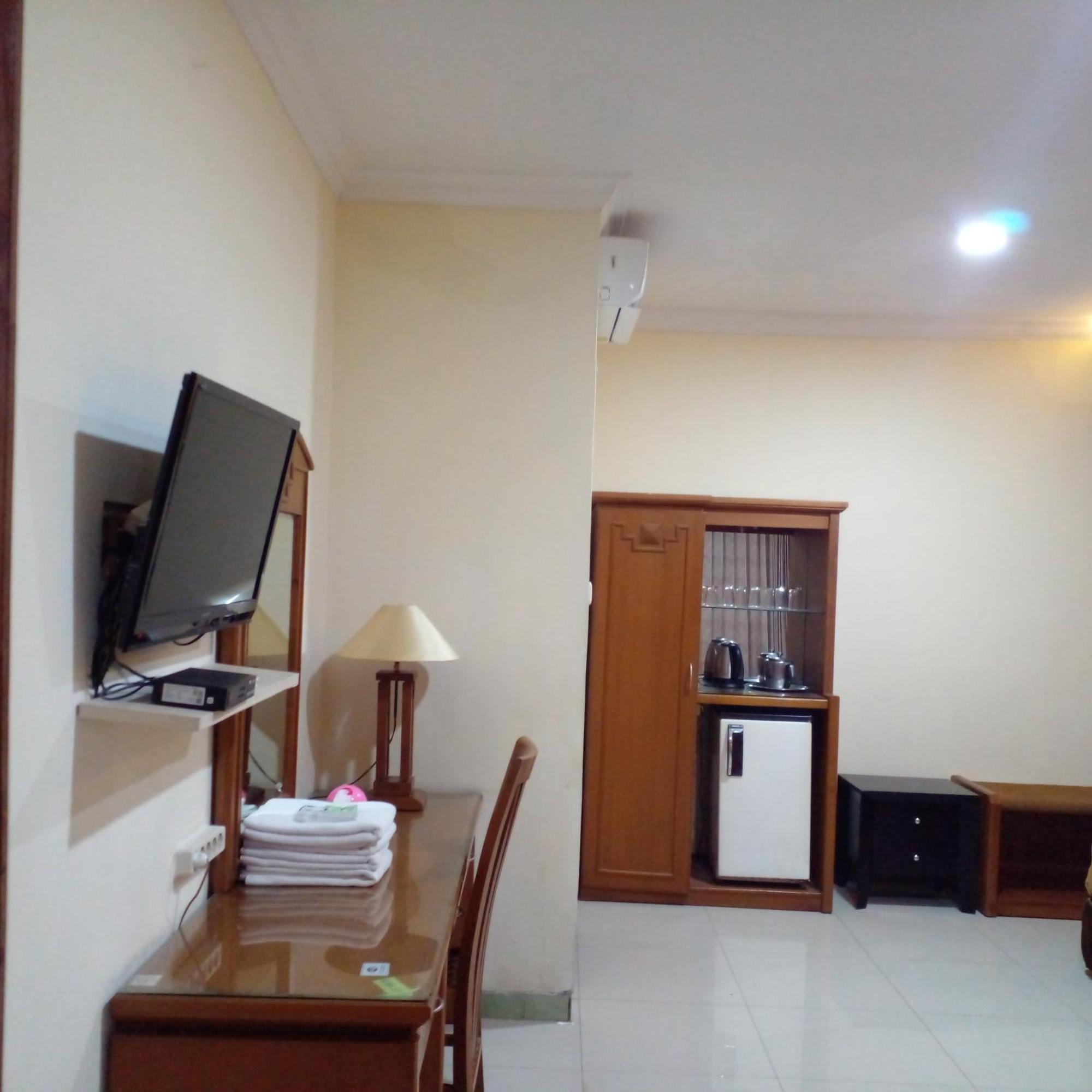 Hotel Priangan Cirebon Buitenkant foto