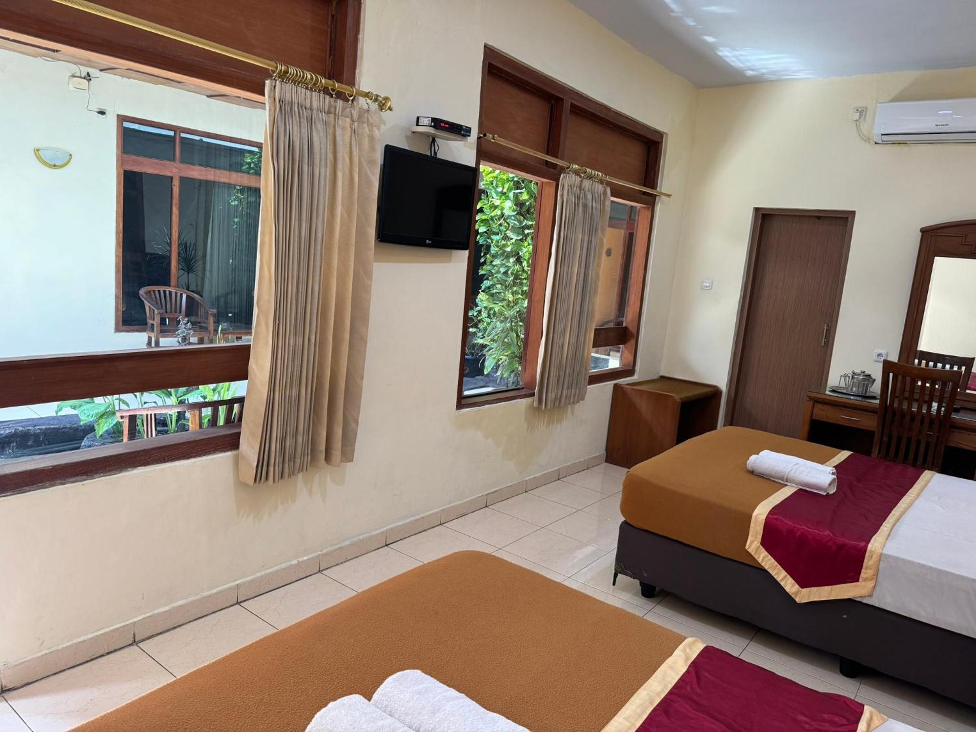 Hotel Priangan Cirebon Buitenkant foto