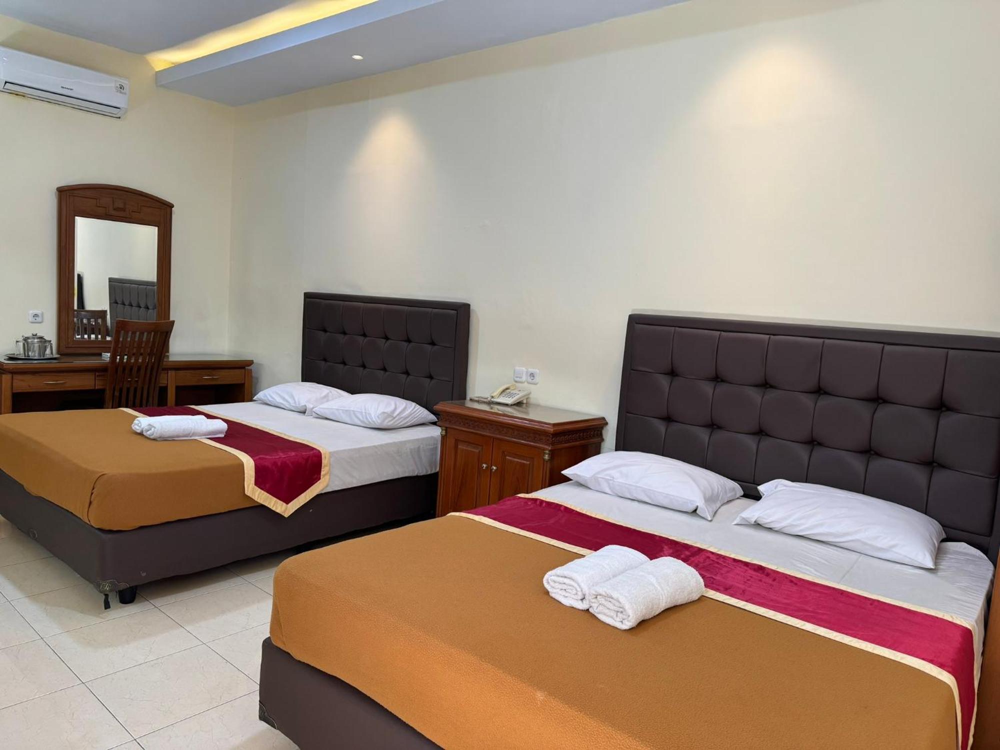 Hotel Priangan Cirebon Buitenkant foto