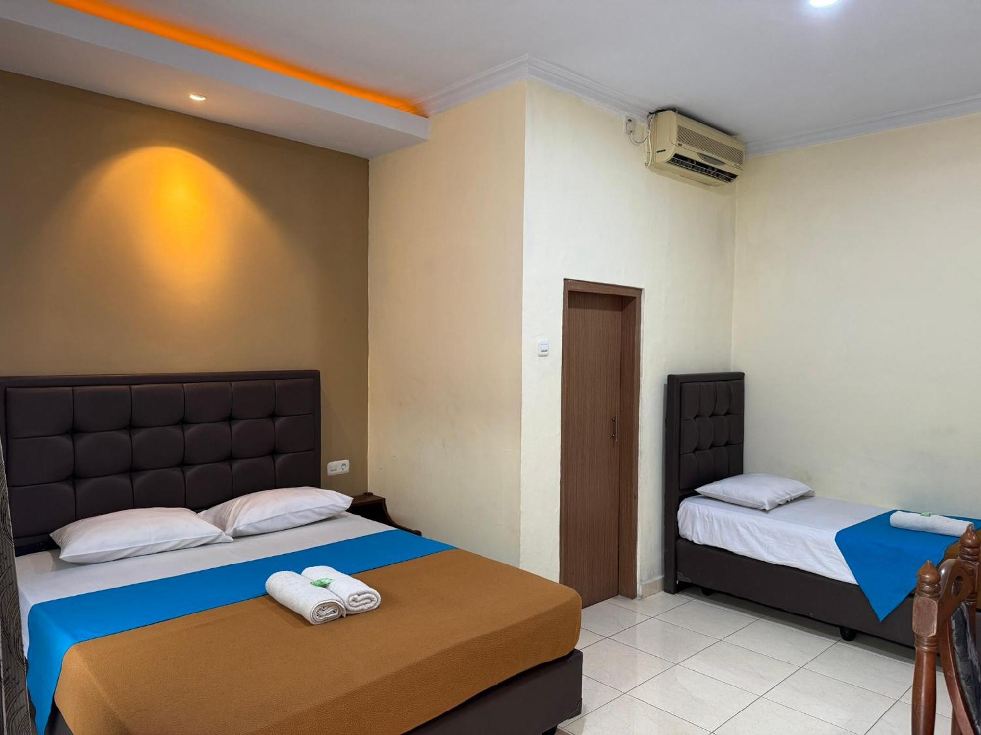 Hotel Priangan Cirebon Buitenkant foto