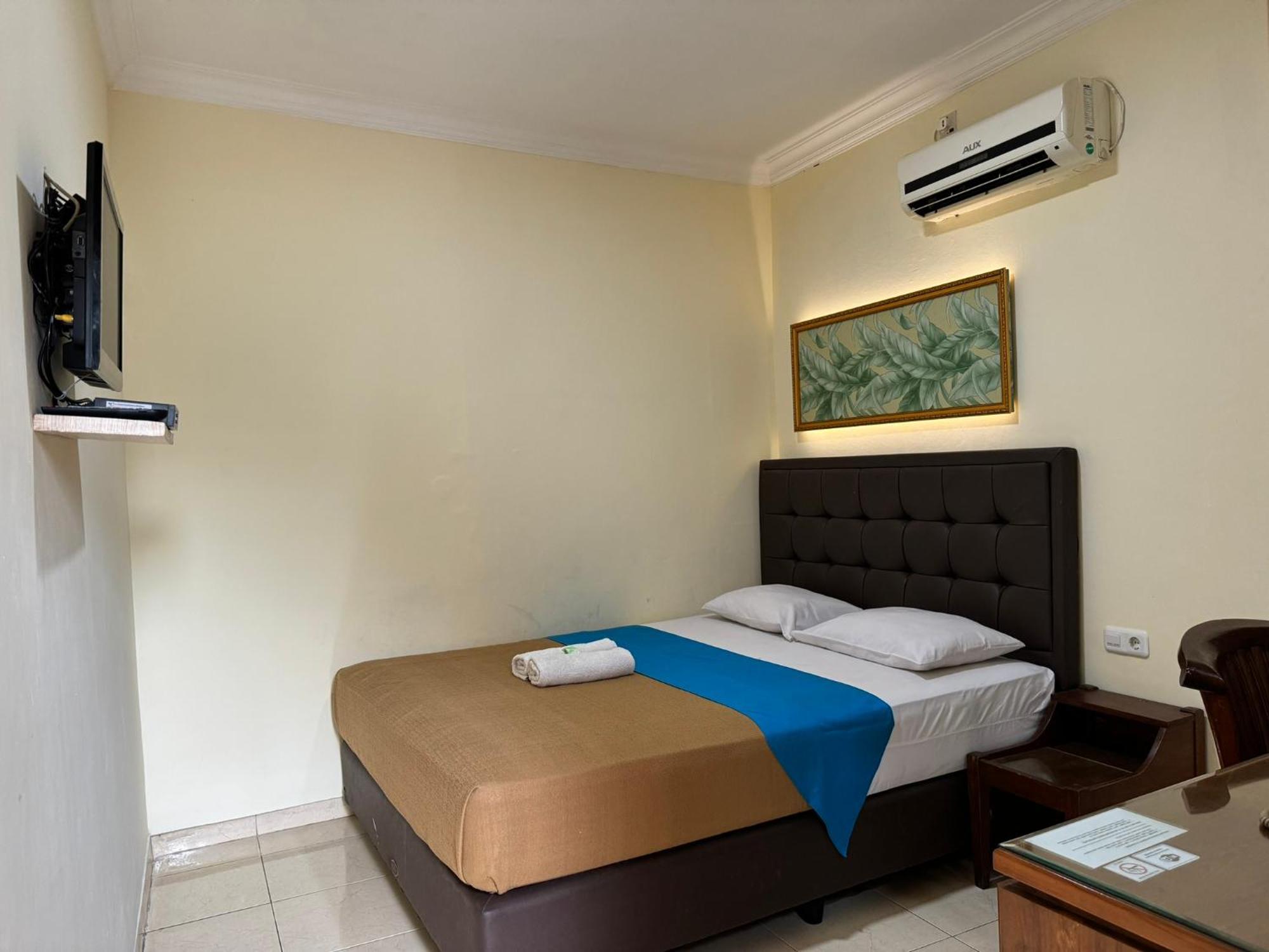 Hotel Priangan Cirebon Buitenkant foto