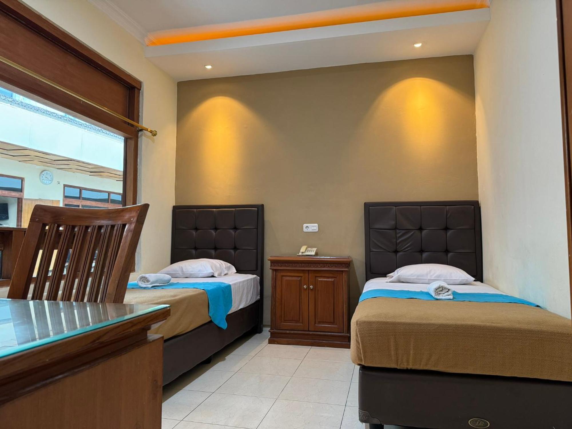 Hotel Priangan Cirebon Buitenkant foto