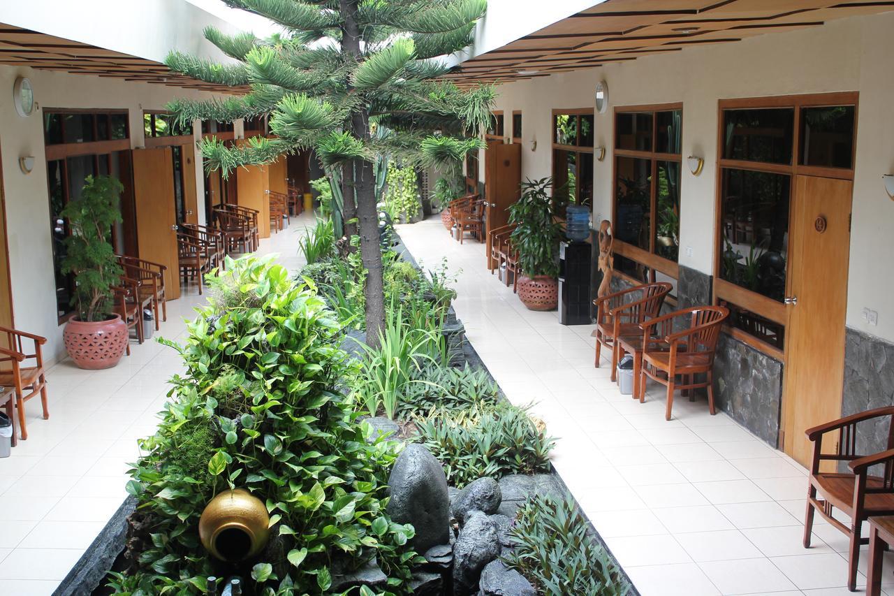 Hotel Priangan Cirebon Buitenkant foto