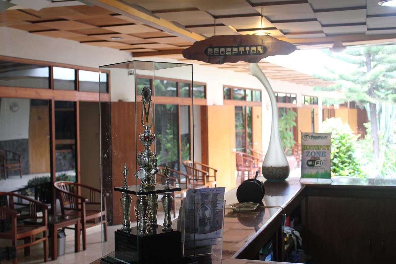 Hotel Priangan Cirebon Buitenkant foto