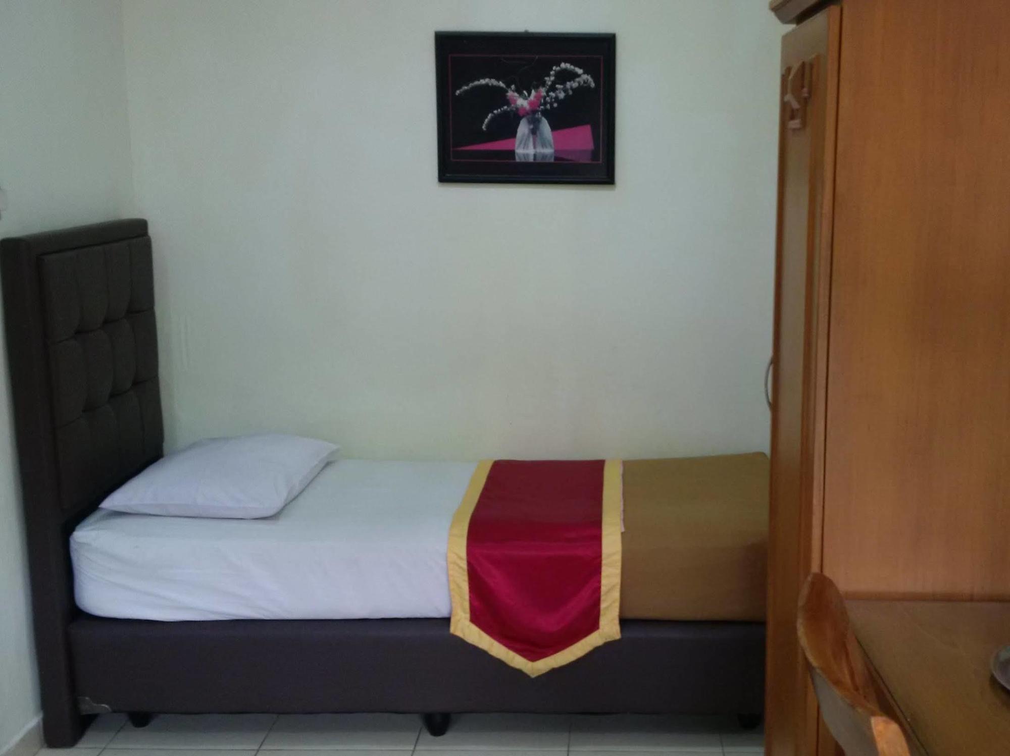 Hotel Priangan Cirebon Buitenkant foto