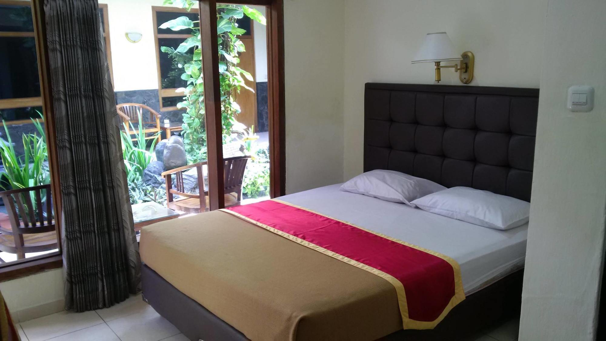Hotel Priangan Cirebon Buitenkant foto